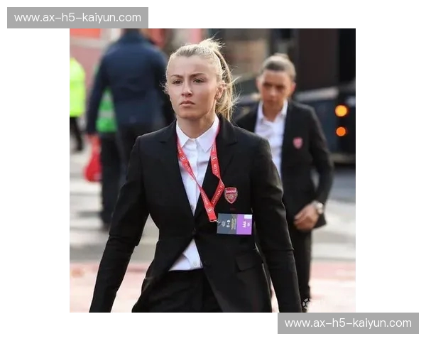 铿锵玫瑰邂逅绿茵探戈：一场跨越山海的巅峰对决与灵魂共振